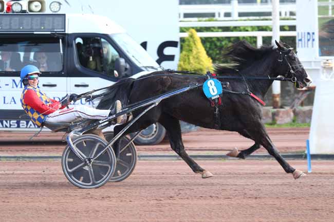 Photo d'arrivée de la course pmu PRIX DE MILAN à CAGNES-SUR-MER le Dimanche 8 mars 2026