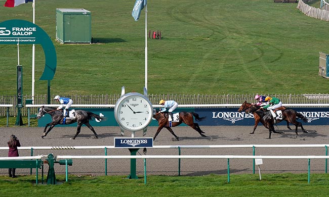Photo d'arrivée de la course pmu PRIX MONTJEU à CHANTILLY le Dimanche 8 mars 2026