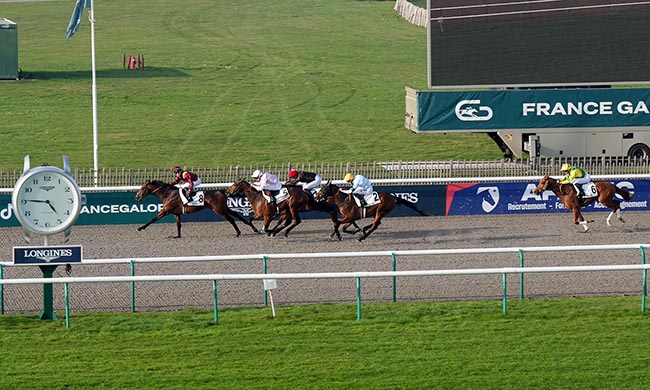 Photo d'arrivée de la course pmu PRIX MAURICE CAILLAULT à CHANTILLY le Dimanche 8 mars 2026