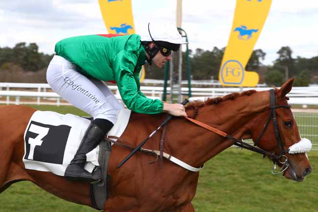 Photo d'arrivée de la course pmu PRIX DE LA TILLAIE à FONTAINEBLEAU le Lundi 9 mars 2026