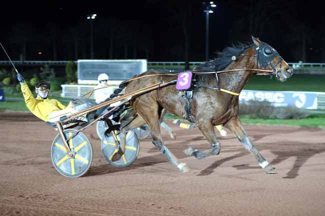 Photo d'arrivée de la course pmu PRIX D'ENTREVAUX à ENGHIEN le Mardi 10 mars 2026