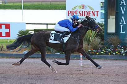 Photo d'arrivée de la course pmu PRIX DU HARAS DE VAIGES (PRIX WWW.HIPPODROME-LAVAL.FR) à LAVAL le Mercredi 11 mars 2026