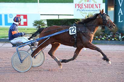Photo d'arrivée de la course pmu PRIX DU STADE LAVALLOIS MAYENNE FC à LAVAL le Mercredi 11 mars 2026