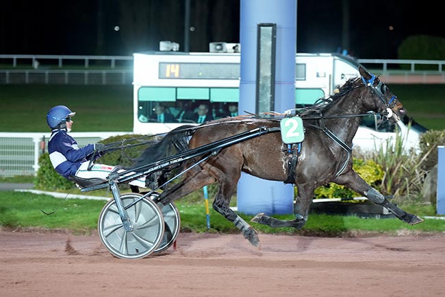 Photo d'arrivée de la course pmu PRIX DU PONT SAINT-MICHEL à ENGHIEN le Mardi 17 mars 2026