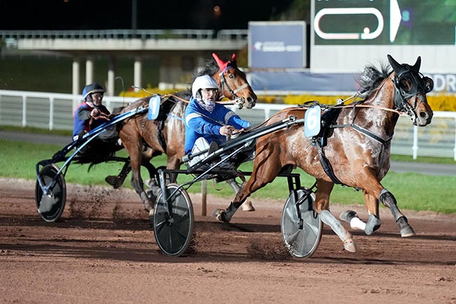 Photo d'arrivée de la course pmu PRIX DE SAINT-SATURNIN à ENGHIEN le Mardi 17 mars 2026