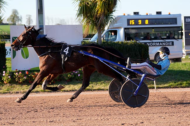 Photo d'arrivée de la course pmu PRIX PMU LE BISTROT SAINT-JEAN - FLERS à VIRE le Mercredi 18 mars 2026