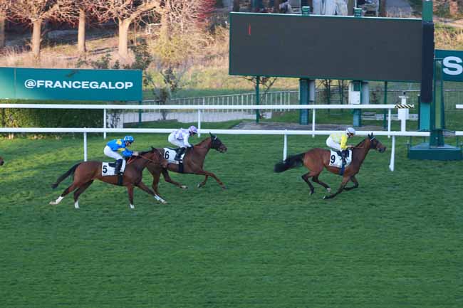Photo d'arrivée de la course pmu PRIX RIVERQUEEN à SAINT CLOUD le Jeudi 19 mars 2026