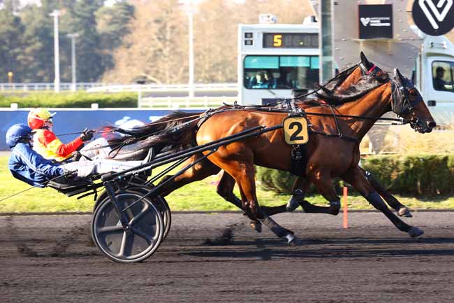 Photo d'arrivée de la course pmu PRIX IDUNNA à PARIS-VINCENNES le Vendredi 20 mars 2026