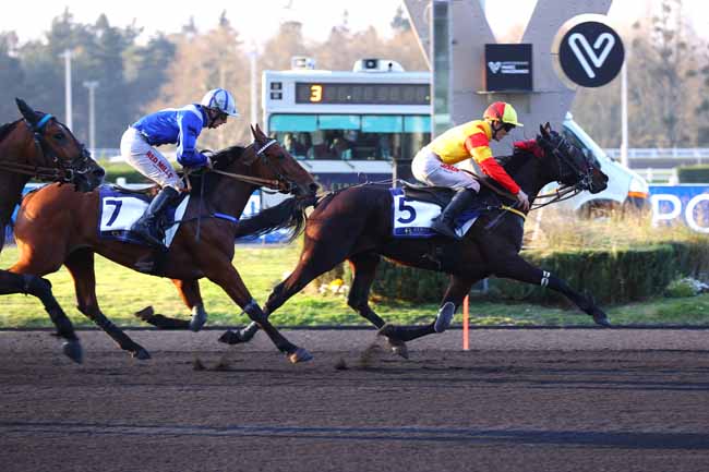 Photo d'arrivée de la course pmu PRIX FELICIEN GAUVREAU - ETRIER 3 ANS Q2 à PARIS-VINCENNES le Vendredi 20 mars 2026