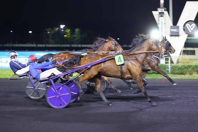 Photo d'arrivée de la course pmu PRIX ENCELADUS à PARIS-VINCENNES le Vendredi 20 mars 2026