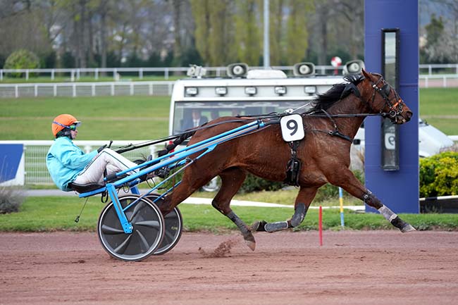 Photo d'arrivée de la course pmu PRIX DU PONT D'IENA à ENGHIEN le Mardi 24 mars 2026