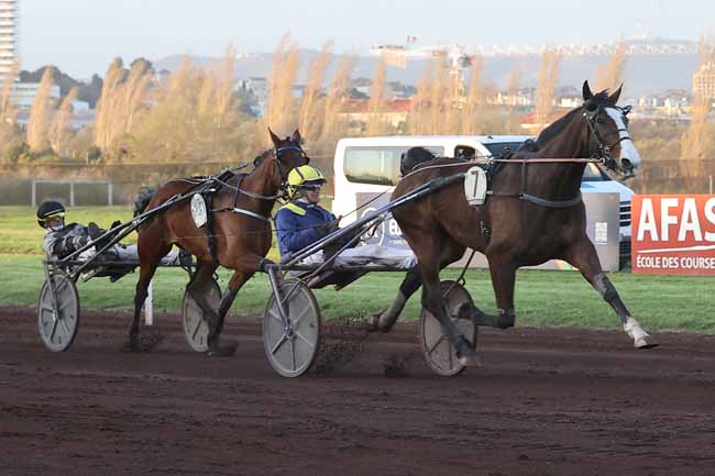Photo d'arrivée de la course pmu PRIX MARCO BONHEUR à MARSEILLE BORELY le Mercredi 25 mars 2026