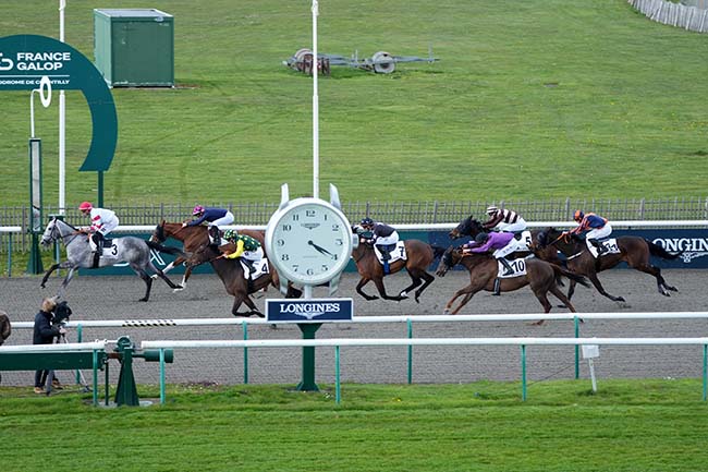 Photo d'arrivée de la course pmu PRIX DE LA RUE DE LA MACHINE à CHANTILLY le Jeudi 26 mars 2026