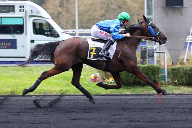 Photo d'arrivée de la course pmu PRIX DE SALAGNAC à PARIS-VINCENNES le Vendredi 27 mars 2026
