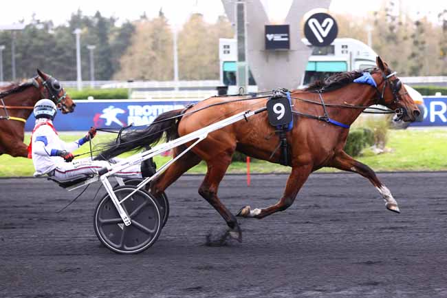 Photo d'arrivée de la course pmu PRIX LUCIA à PARIS-VINCENNES le Vendredi 27 mars 2026
