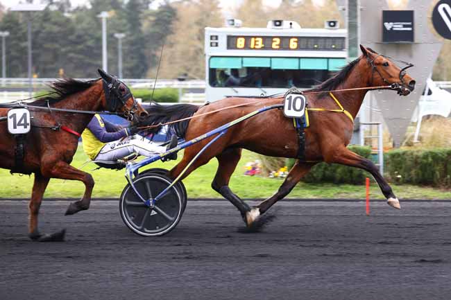 Photo d'arrivée de la course pmu PRIX ADRASTEA à PARIS-VINCENNES le Vendredi 27 mars 2026