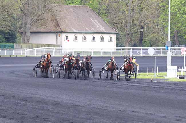 Photo d'arrivée de la course pmu PRIX AEMILIA à PARIS-VINCENNES le Vendredi 27 mars 2026