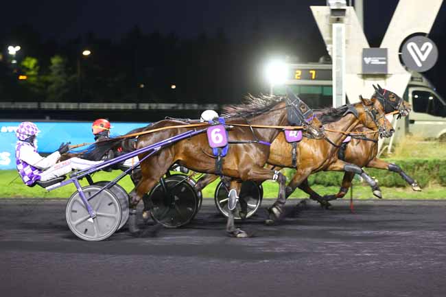 Photo d'arrivée de la course pmu PRIX PENTHESILEA à PARIS-VINCENNES le Vendredi 27 mars 2026