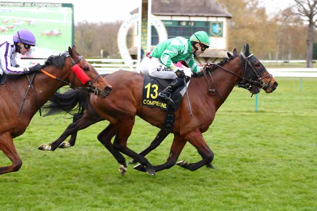 Photo d'arrivée de la course pmu PRIX DU MONT SAINT-MARD à COMPIEGNE le Vendredi 27 mars 2026