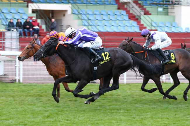 Photo d'arrivée de la course pmu PRIX DU MONT SAINT-JEAN à COMPIEGNE le Vendredi 27 mars 2026