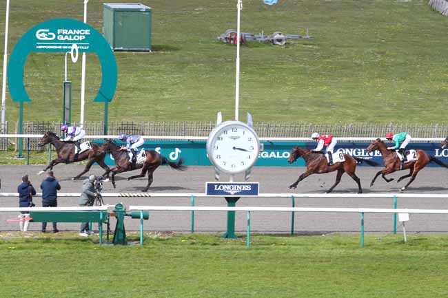 Photo d'arrivée de la course pmu PRIX DE L'HOSPICE CONDE à CHANTILLY le Lundi 30 mars 2026
