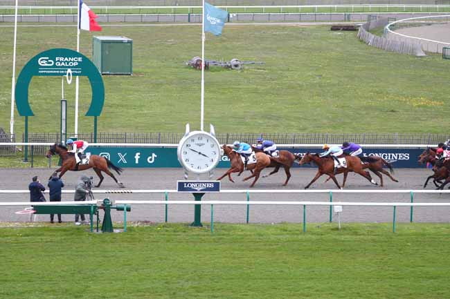 Photo d'arrivée de la course pmu PRIX DU NOYER à CHANTILLY le Lundi 30 mars 2026