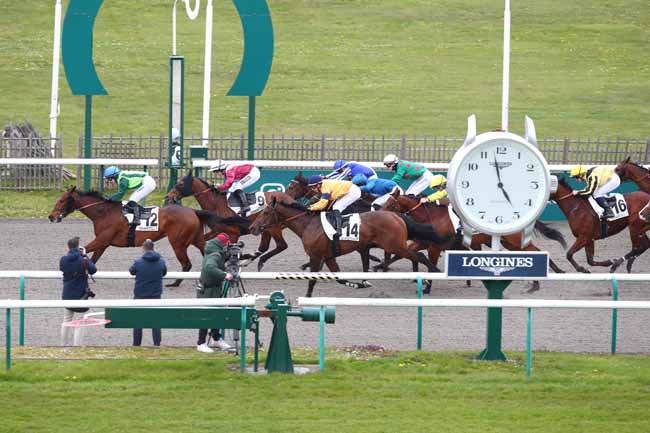 Photo d'arrivée de la course pmu PRIX DU NEFLIER à CHANTILLY le Lundi 30 mars 2026