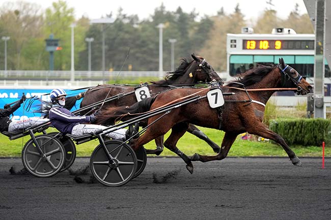 Photo d'arrivée de la course pmu PRIX OBERON à PARIS-VINCENNES le Mardi 31 mars 2026