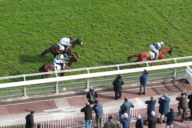 Photo d'arrivée de la course pmu PRIX AUBEPINE à AUTEUIL le Jeudi 2 avril 2026