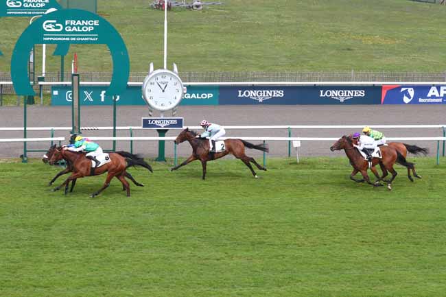 Photo d'arrivée de la course pmu PRIX DES LAYONS à CHANTILLY le Jeudi 2 avril 2026