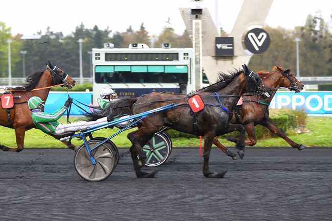 Photo d'arrivée de la course pmu PRIX APPOLONIA à PARIS-VINCENNES le Vendredi 3 avril 2026
