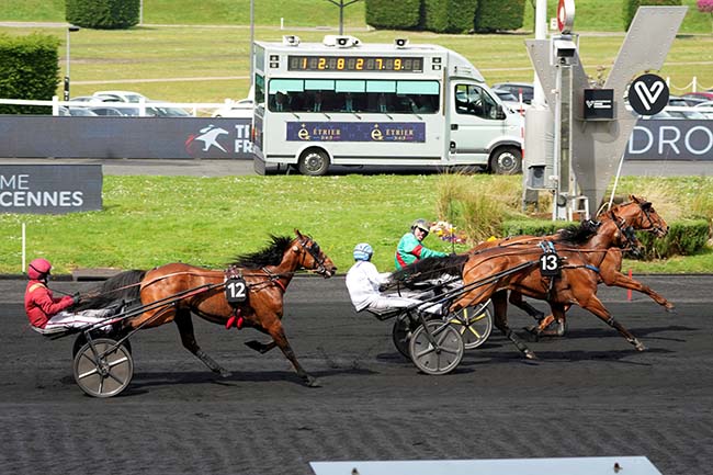 Photo d'arrivée de la course pmu PRIX DU GERS à PARIS-VINCENNES le Samedi 4 avril 2026