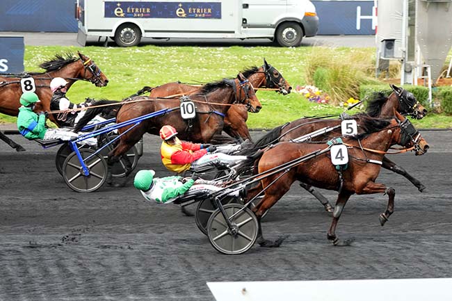 Photo d'arrivée de la course pmu PRIX DE SAINTES à PARIS-VINCENNES le Samedi 4 avril 2026