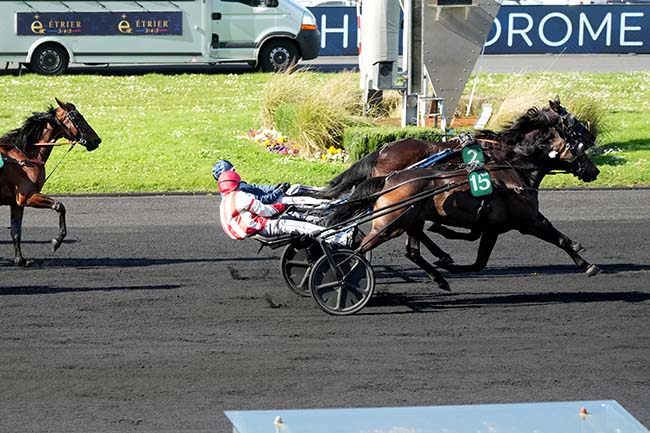 Photo d'arrivée de la course pmu PRIX D'AUBUSSON à PARIS-VINCENNES le Samedi 4 avril 2026