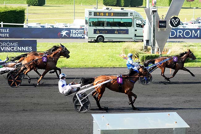 Photo d'arrivée de la course pmu PRIX DE BAPAUME à PARIS-VINCENNES le Samedi 4 avril 2026