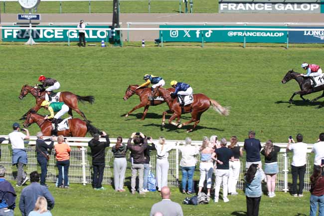 Photo d'arrivée de la course pmu PRIX DU PREMIER PAS à DEAUVILLE le Mardi 7 avril 2026