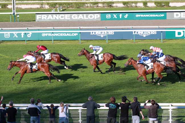 Photo d'arrivée de la course pmu PRIX COR DE CHASSE à DEAUVILLE le Mardi 7 avril 2026