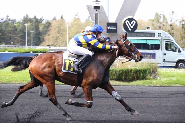 Photo d'arrivée de la course pmu PRIX ICLEA à PARIS-VINCENNES le Vendredi 10 avril 2026