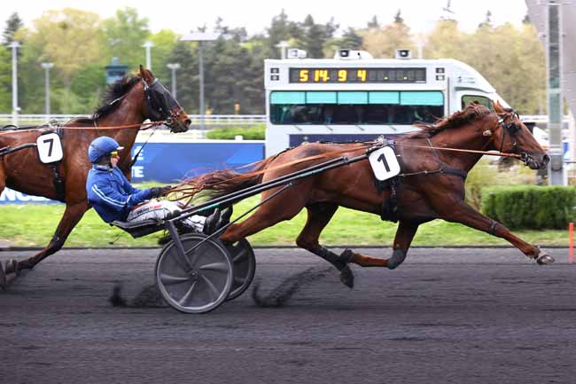 Photo d'arrivée de la course pmu PRIX HENRIETTA à PARIS-VINCENNES le Vendredi 10 avril 2026