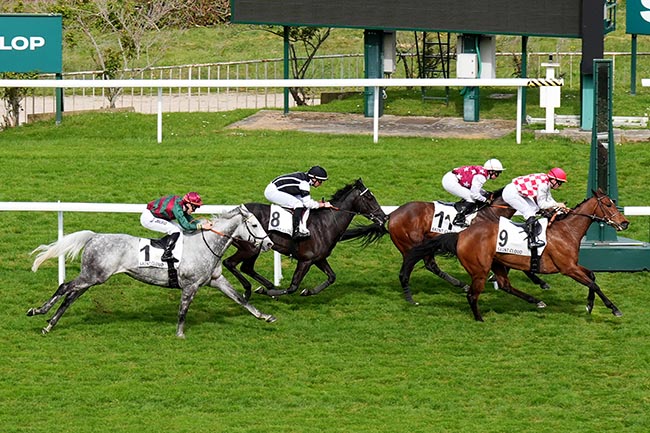Photo d'arrivée de la course pmu PRIX DU LIEU MANCHON à SAINT CLOUD le Vendredi 10 avril 2026