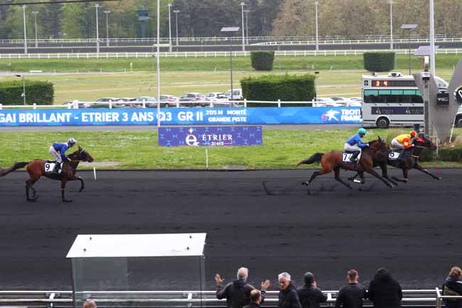 Photo d'arrivée de la course pmu PRIX GAI BRILLANT - ETRIER 3 ANS Q3 à PARIS-VINCENNES le Samedi 11 avril 2026