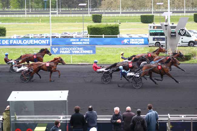 Photo d'arrivée de la course pmu PRIX DE FAULQUEMONT à PARIS-VINCENNES le Samedi 11 avril 2026