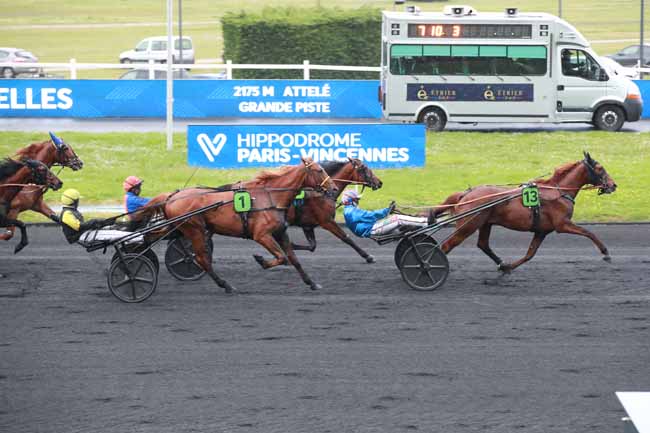 Photo d'arrivée de la course pmu PRIX DE CHELLES à PARIS-VINCENNES le Samedi 11 avril 2026