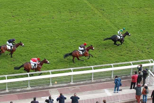 Photo d'arrivée de la course pmu PRIX DU VIVARAIS à AUTEUIL le Lundi 13 avril 2026