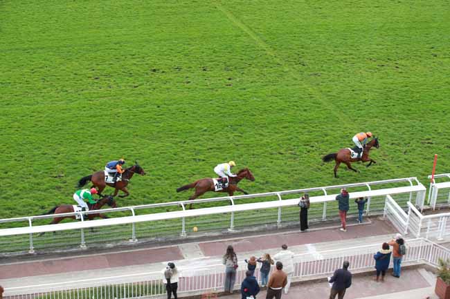 Photo d'arrivée de la course pmu PRIX DANIEL LESCALLE à AUTEUIL le Lundi 13 avril 2026