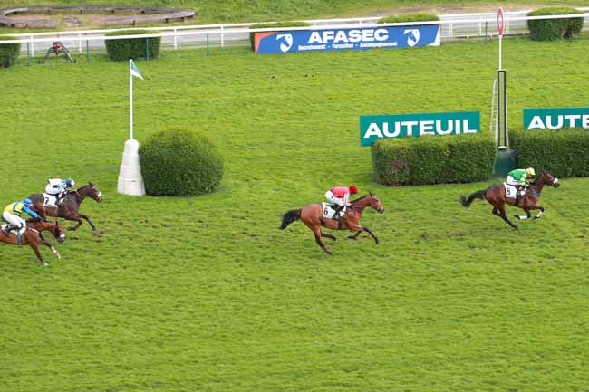 Photo d'arrivée de la course pmu PRIX ANDRE BOINGNERES à AUTEUIL le Lundi 13 avril 2026