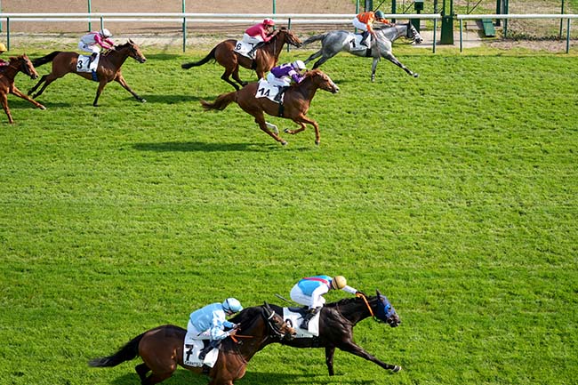 Photo d'arrivée de la course pmu PRIX DU MUSEE DE L'AIR ET DE L'ESPACE à CHANTILLY le Mardi 14 avril 2026