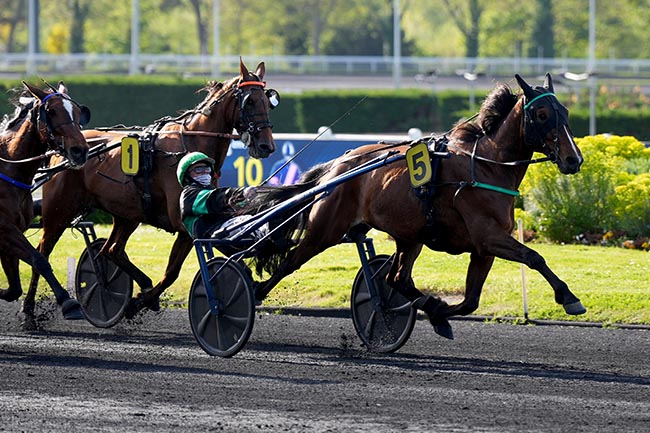 Photo d'arrivée de la course pmu PRIX CLORINDE à PARIS-VINCENNES le Mardi 14 avril 2026