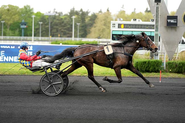Photo d'arrivée de la course pmu PRIX ASTEROPE à PARIS-VINCENNES le Vendredi 17 avril 2026