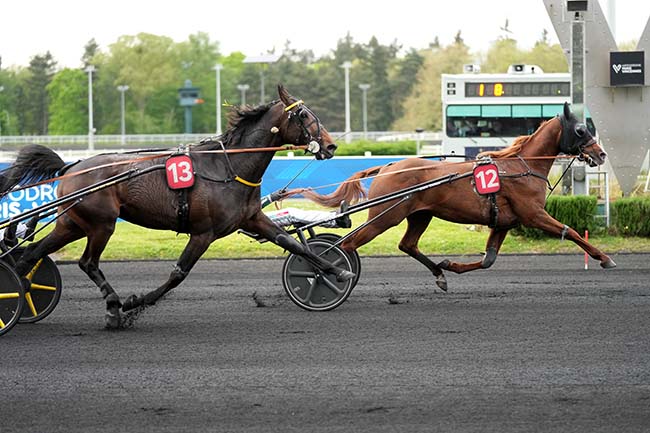 Photo d'arrivée de la course pmu PRIX LUMEN à PARIS-VINCENNES le Vendredi 17 avril 2026